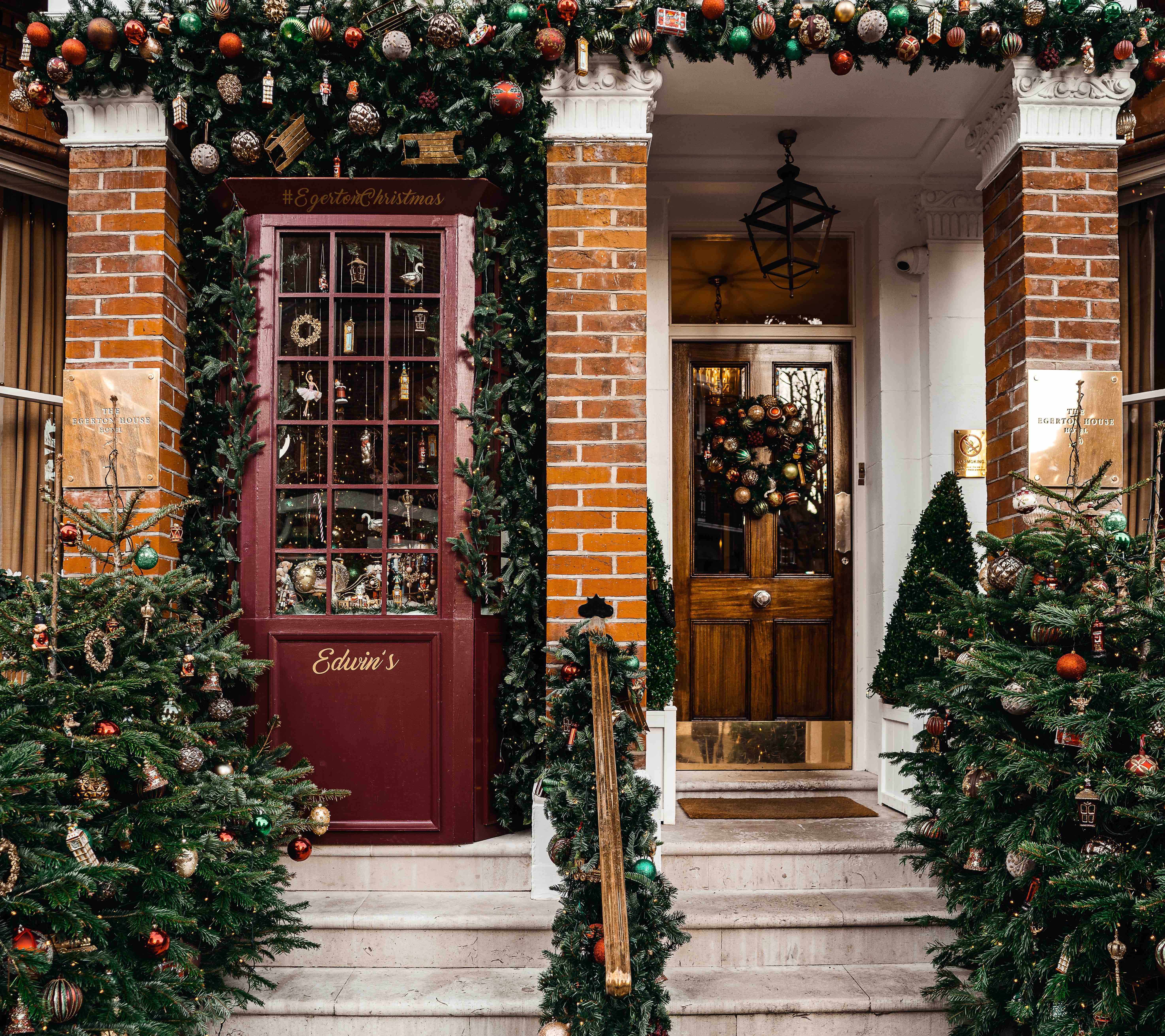 How to Decorate for the Holidays When Your Home is For Sale